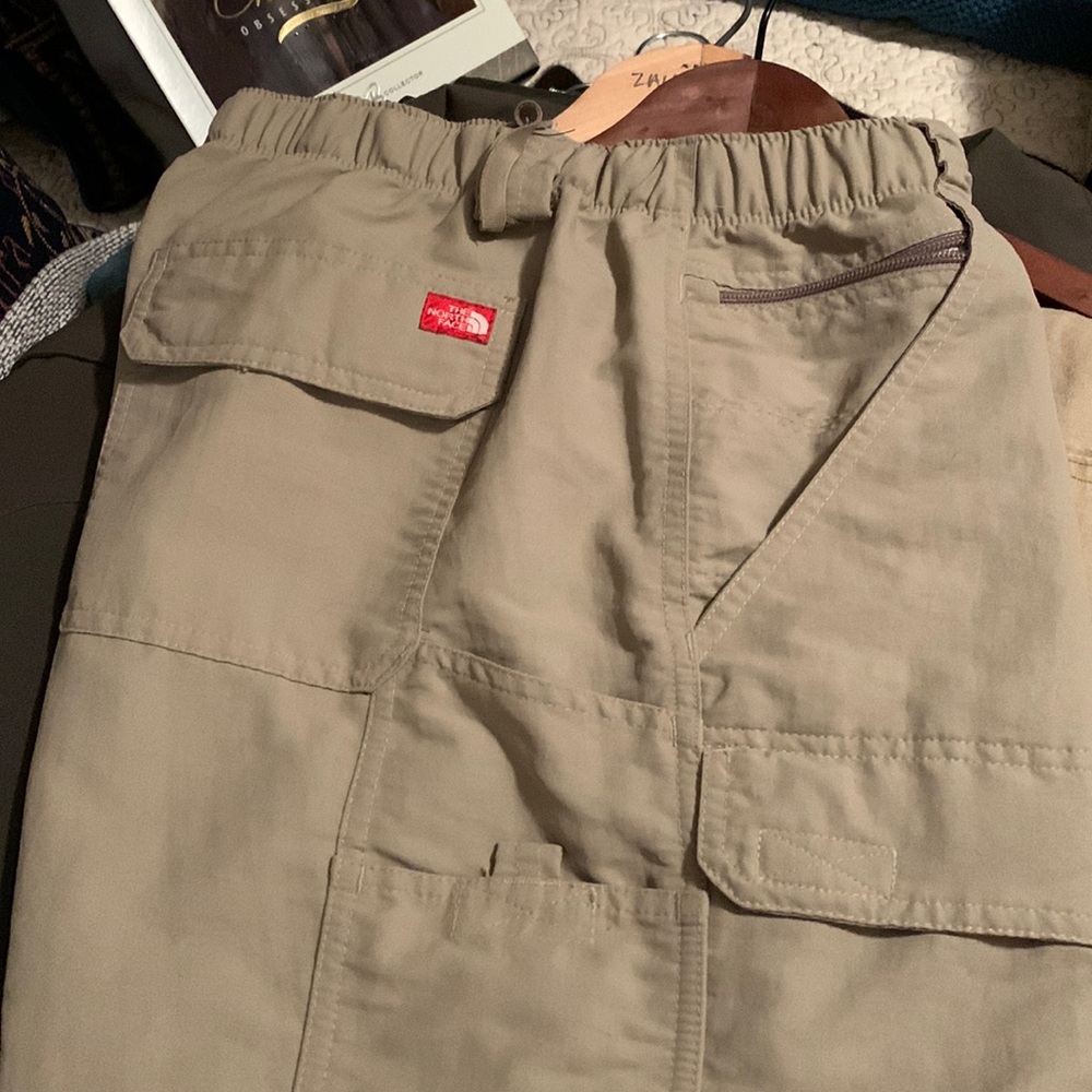 Men’s North Face pants with zip to shorts option.